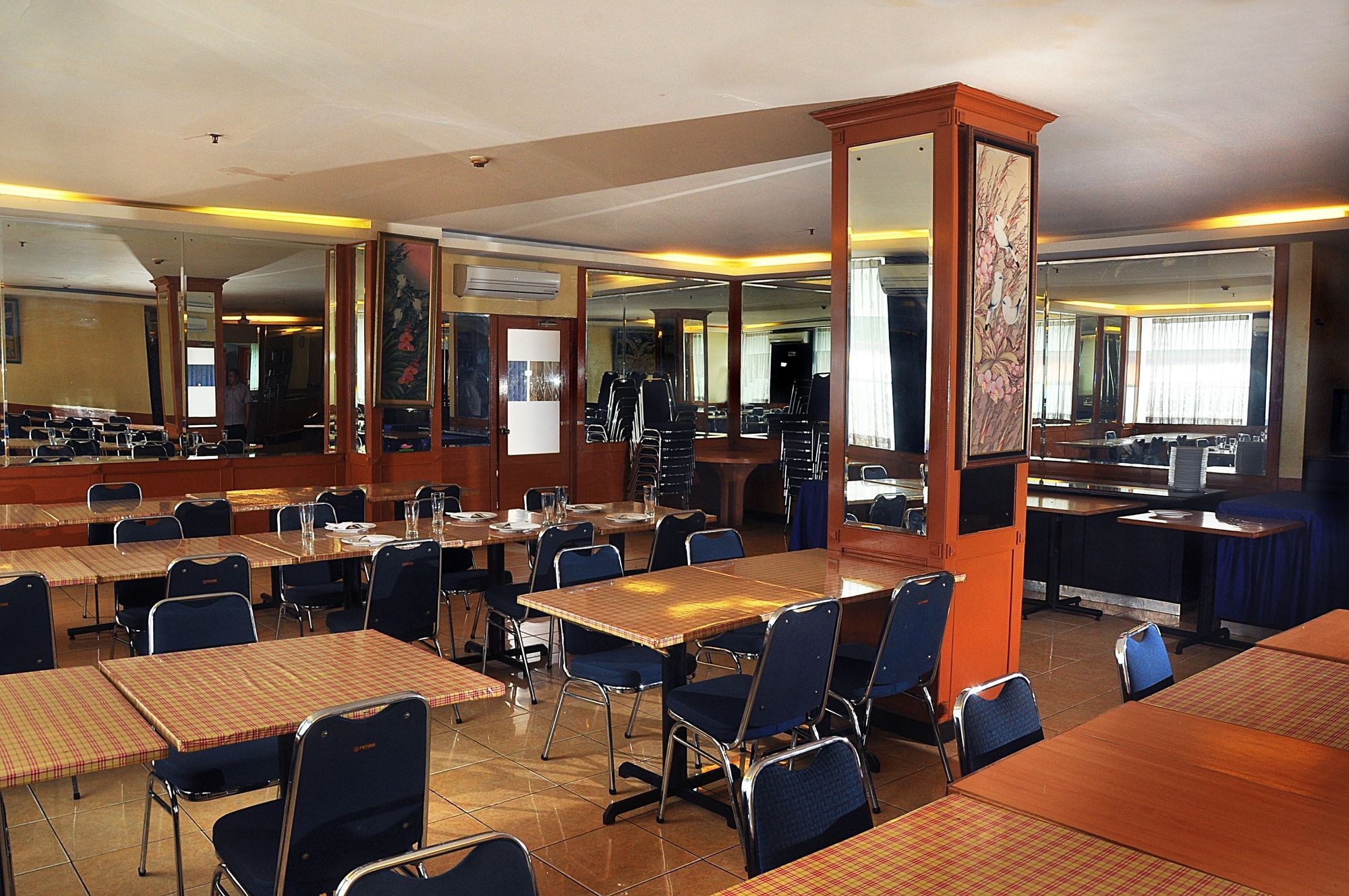 Plaza Hotel Harco Mangga Dua Jacarta Exterior foto