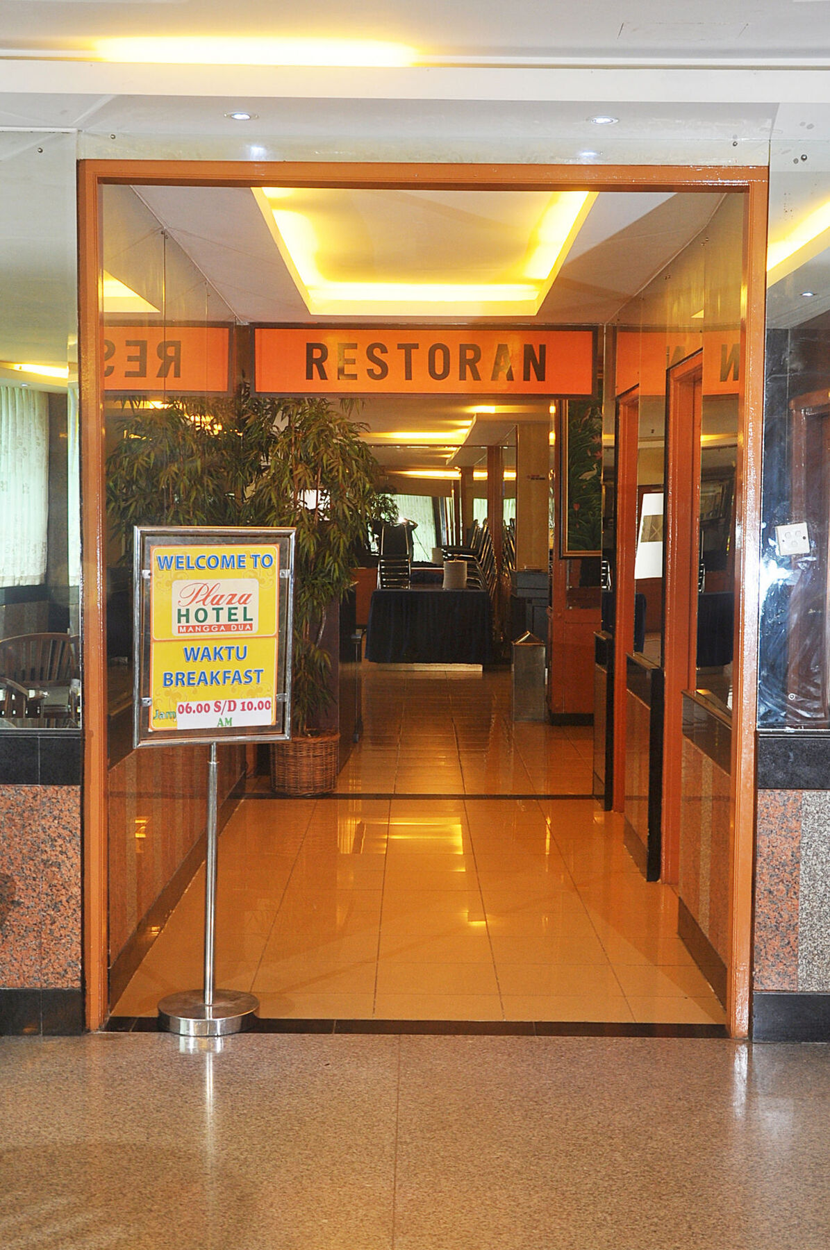 Plaza Hotel Harco Mangga Dua Jacarta Exterior foto
