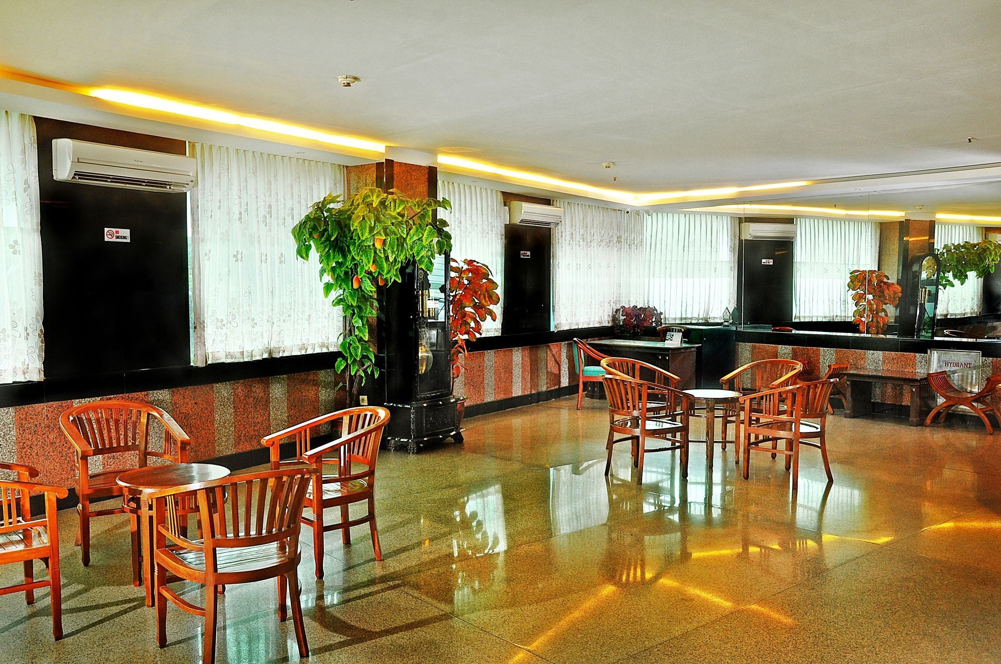 Plaza Hotel Harco Mangga Dua Jacarta Exterior foto